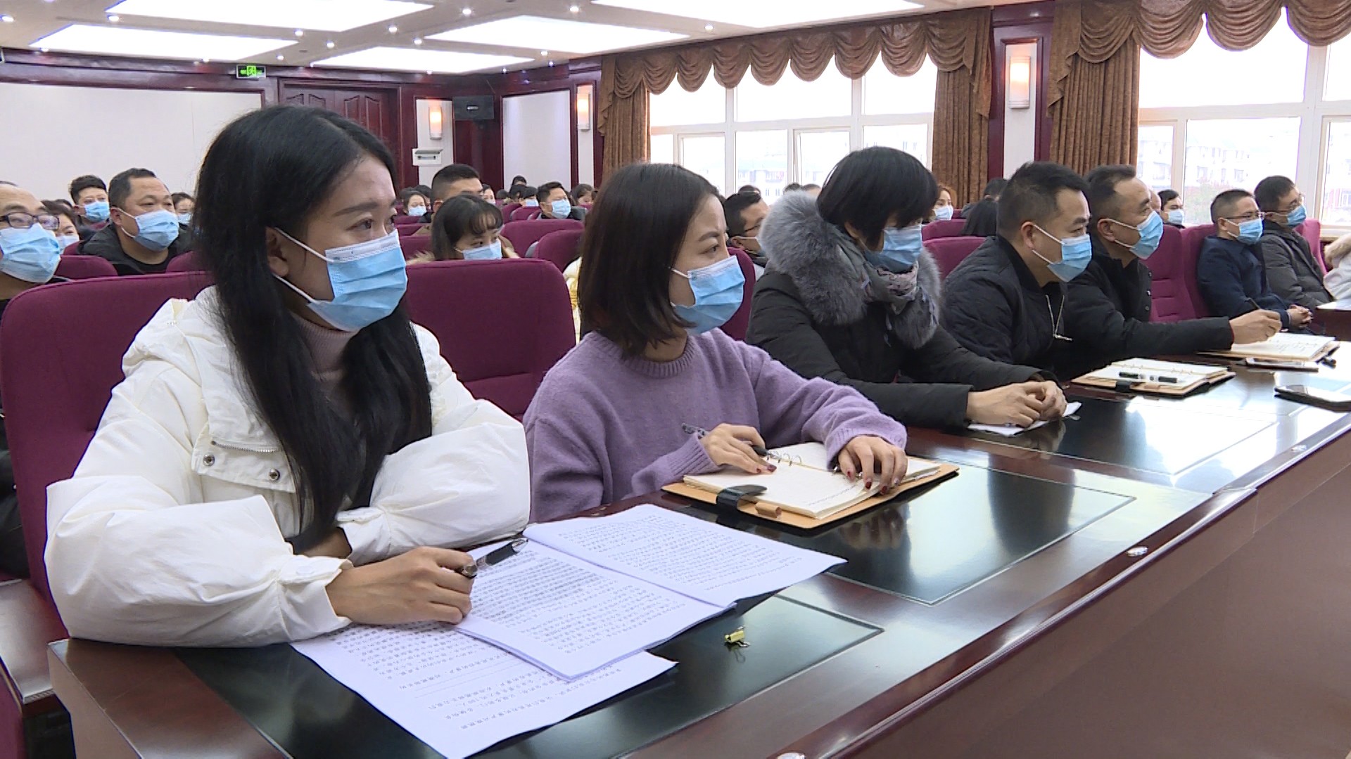 282377_1607500163768539.jpg 会议2.jpg