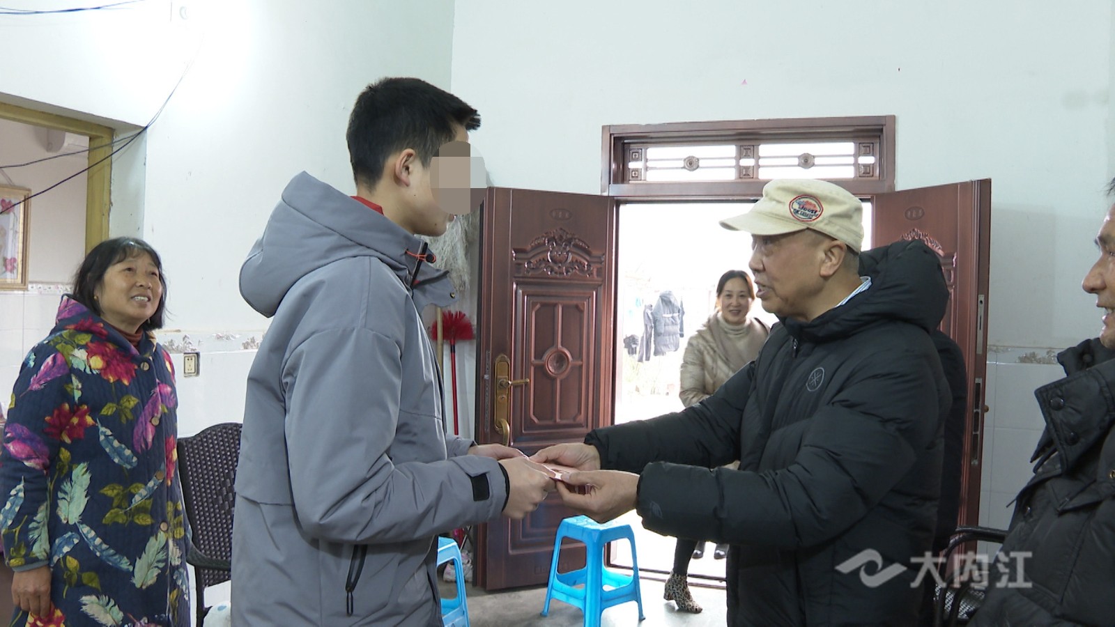 282022_1611809110103974.jpg 暖冬行动2_看图王.jpg