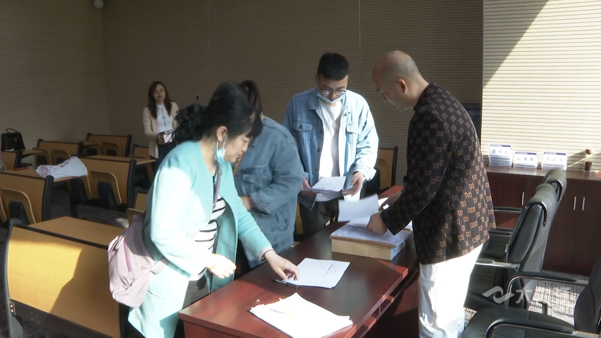 282035_1618904579627660.jpg 25.jpg