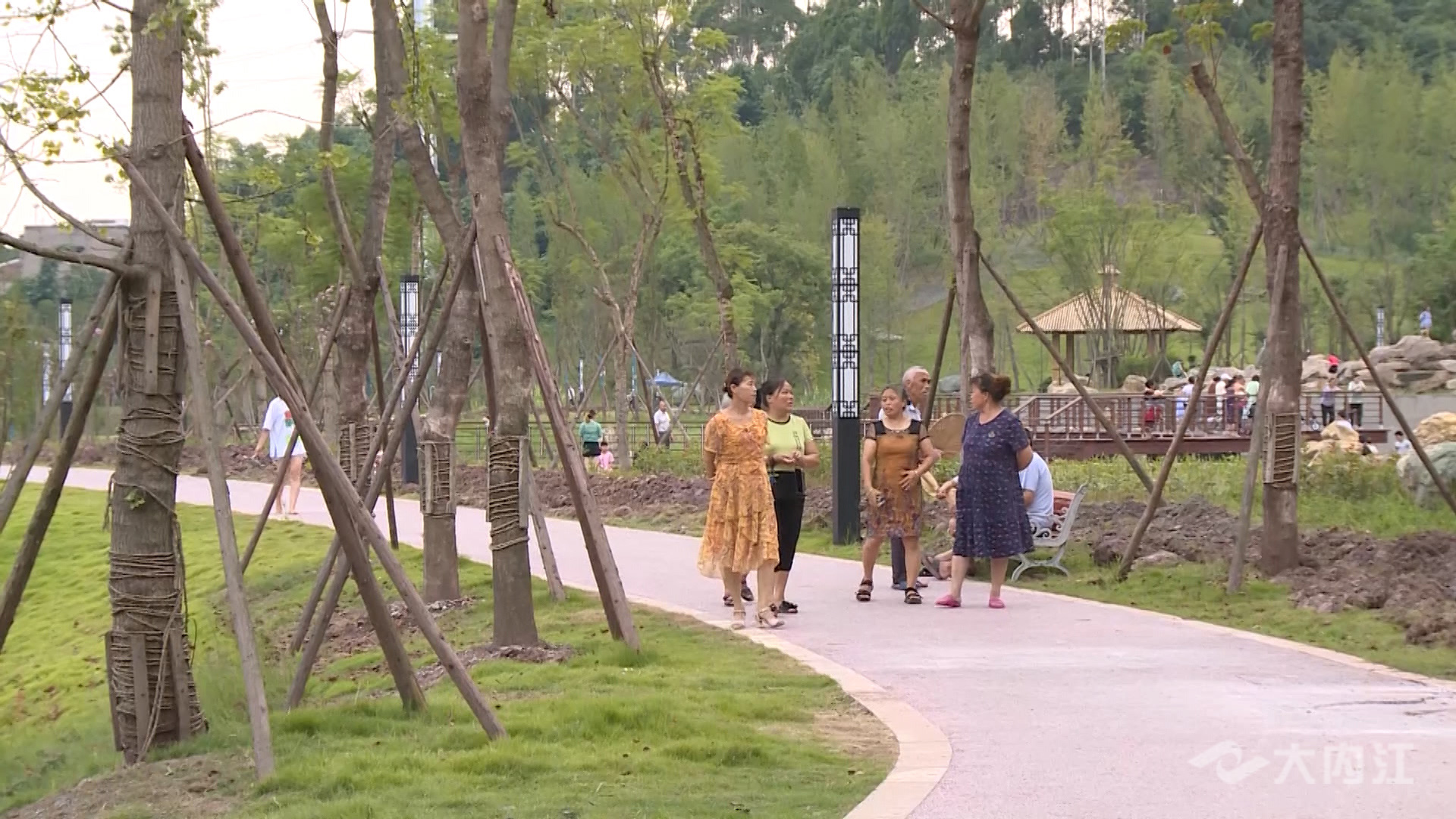 286258_1629518039550256.jpg 4.jpg