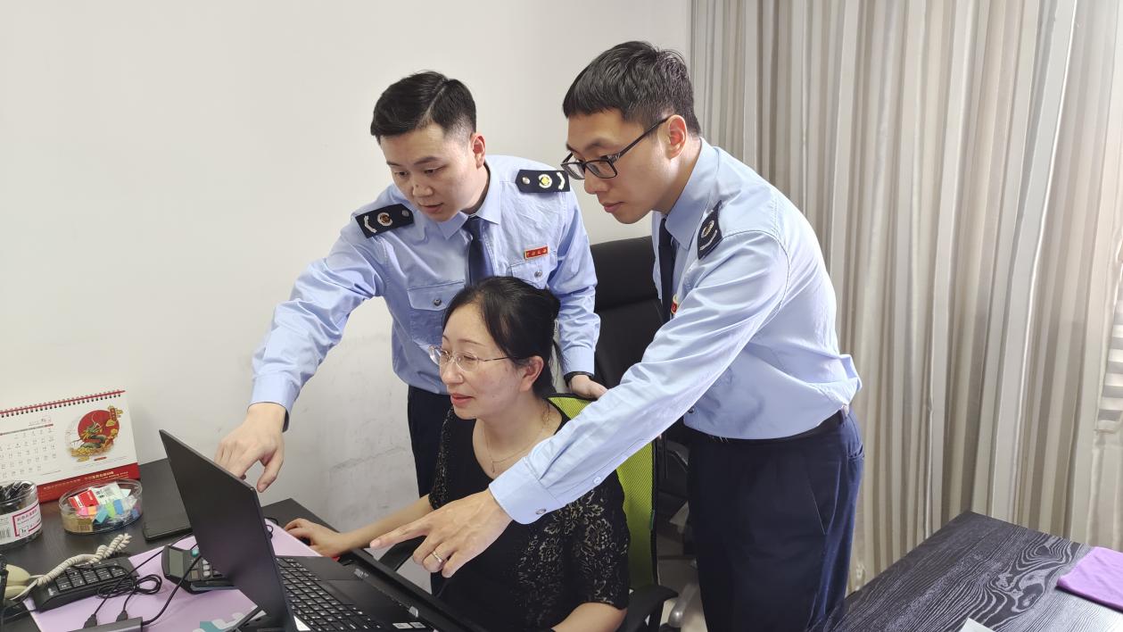 281921_1650053742814835.jpg 1.jpg