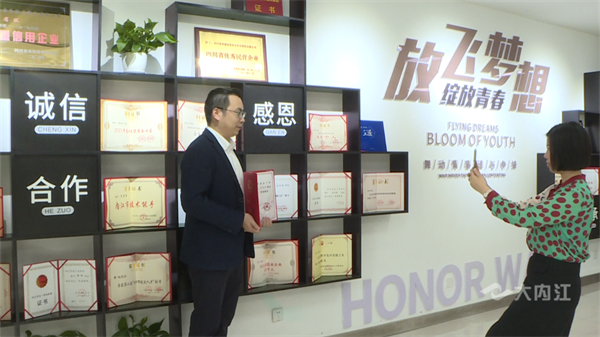 286033_1651808297752320.png 朱星海4.png